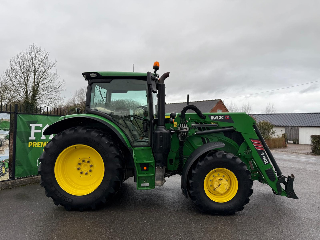 John Deere 6135R - Traktor: gambar 2 John Deere 6135R - Traktor: gambar 2