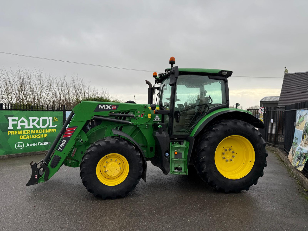 John Deere 6135R - Traktor: gambar 1 John Deere 6135R - Traktor: gambar 1