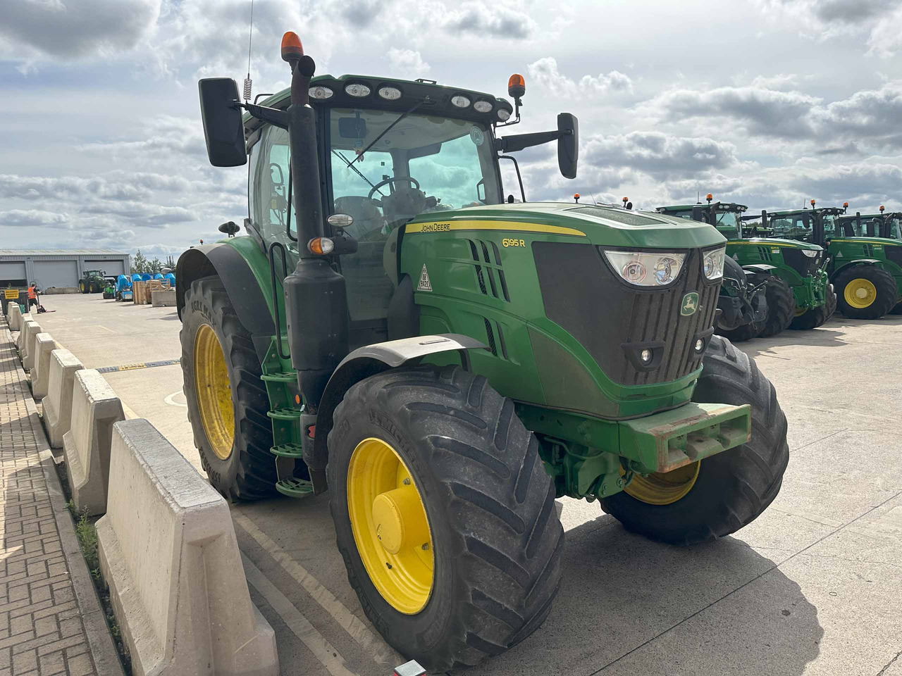 John Deere 6195R - Traktor: gambar 2 John Deere 6195R - Traktor: gambar 2