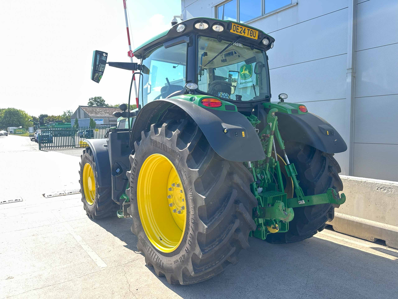 John Deere 6R 215 - Traktor: gambar 3 John Deere 6R 215 - Traktor: gambar 3
