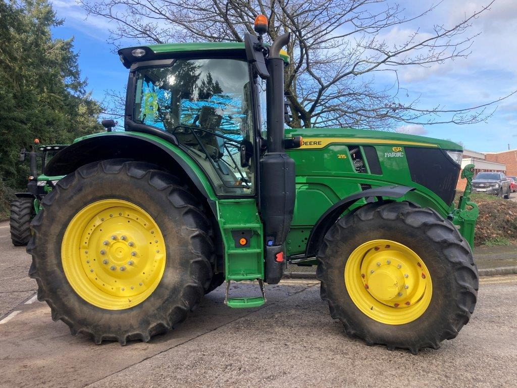 John Deere 6R 215 - Traktor: gambar 1 John Deere 6R 215 - Traktor: gambar 1