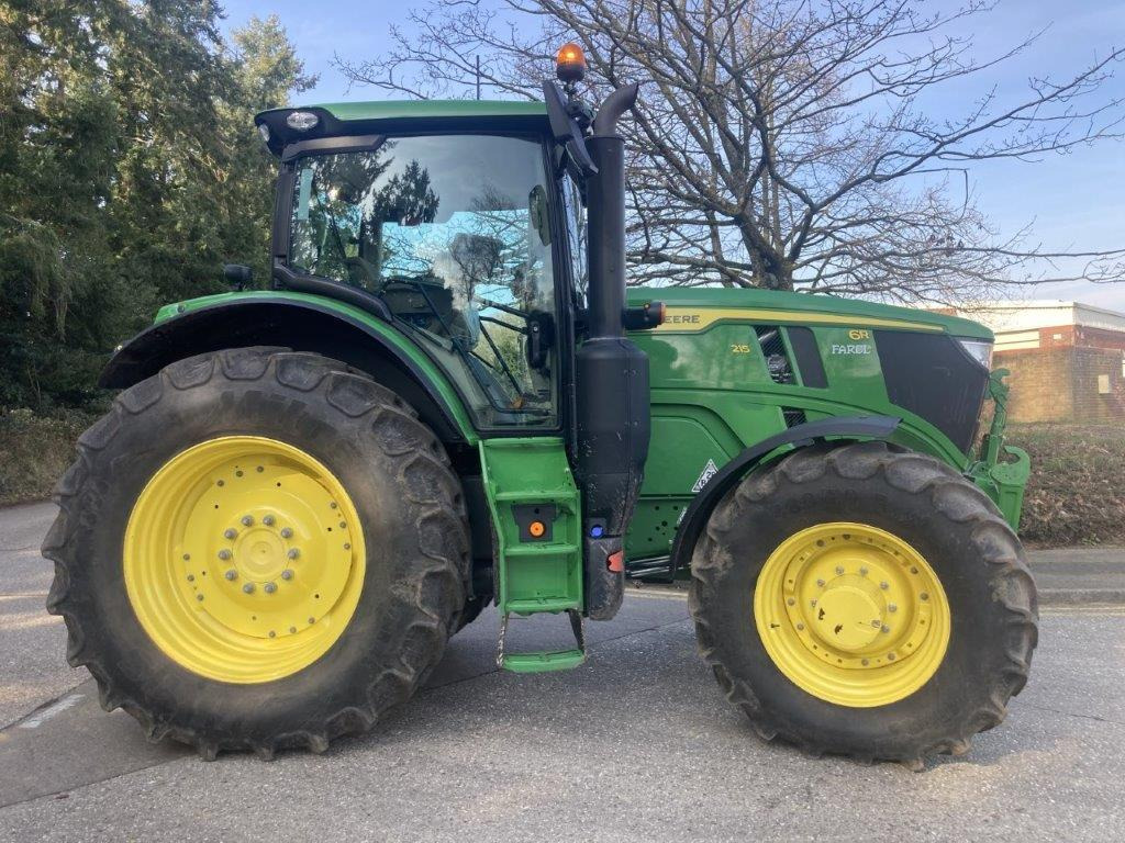 John Deere 6R 215 - Traktor: gambar 1 John Deere 6R 215 - Traktor: gambar 1