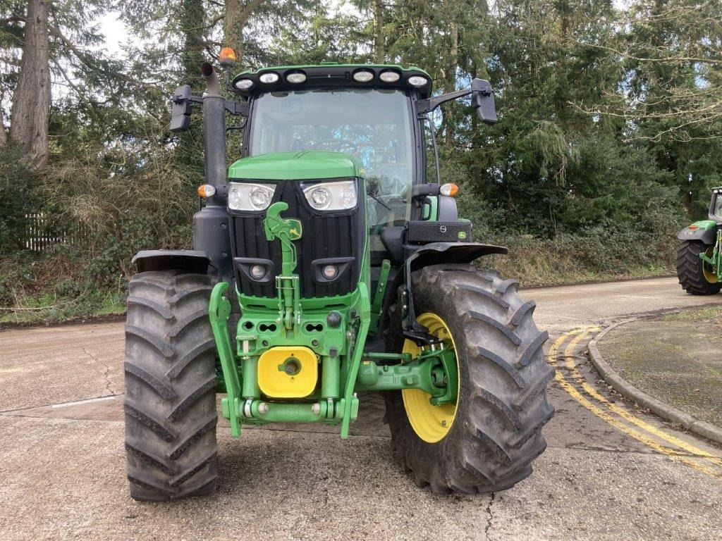 John Deere 6R 215 - Traktor: gambar 2 John Deere 6R 215 - Traktor: gambar 2