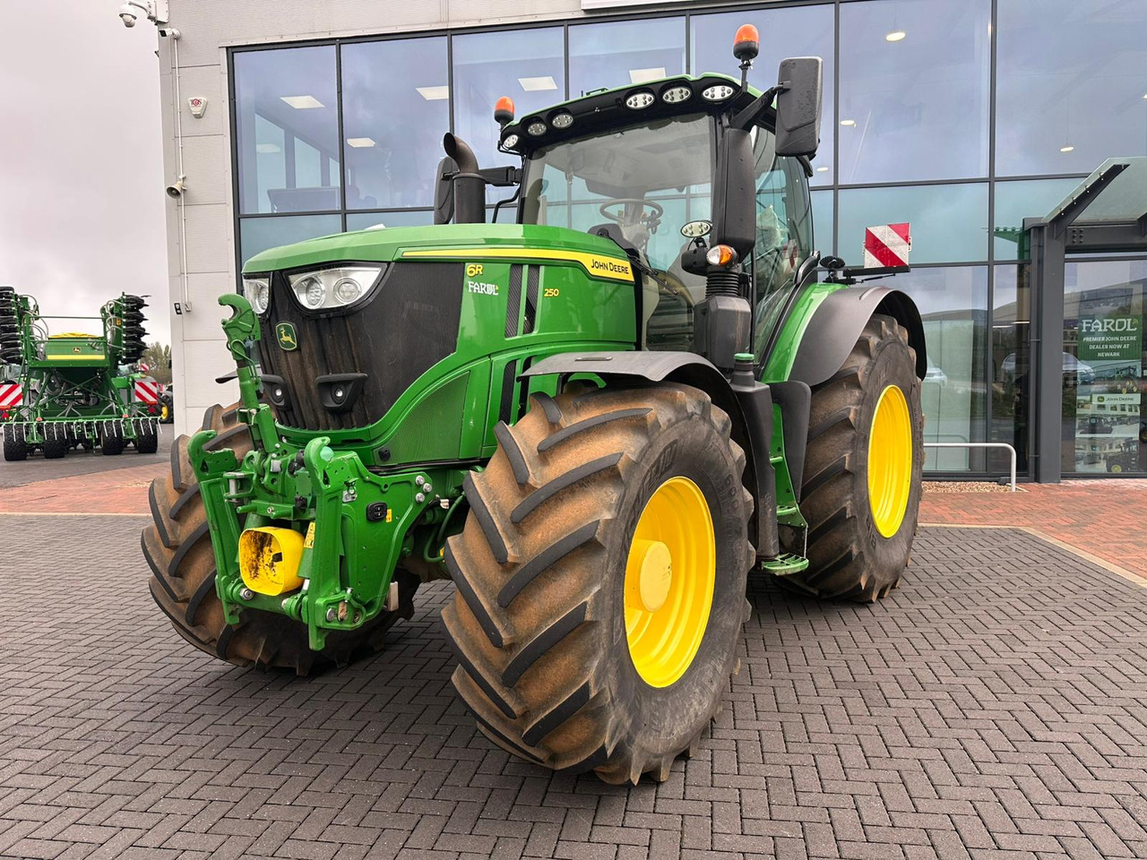 John Deere 6R 250 - Traktor: gambar 1 John Deere 6R 250 - Traktor: gambar 1