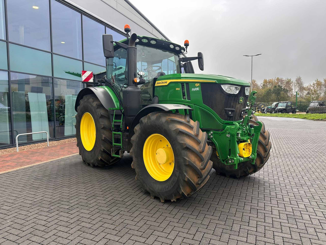 John Deere 6R 250 - Traktor: gambar 5 John Deere 6R 250 - Traktor: gambar 5
