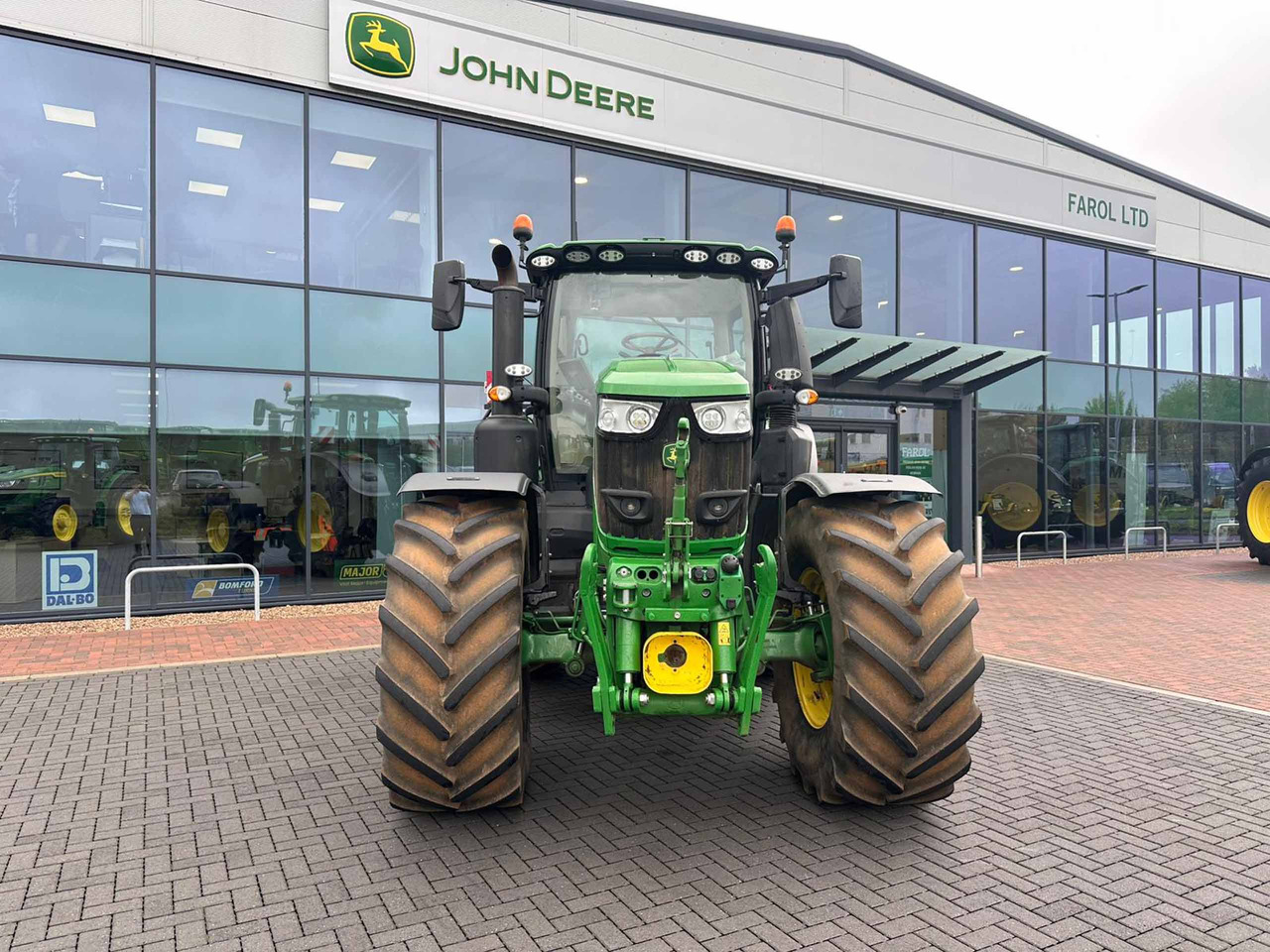 John Deere 6R 250 - Traktor: gambar 3 John Deere 6R 250 - Traktor: gambar 3