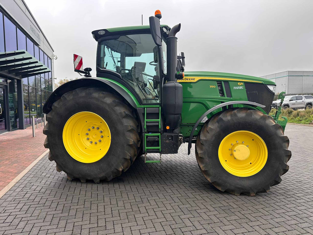 John Deere 6R 250 - Traktor: gambar 2 John Deere 6R 250 - Traktor: gambar 2