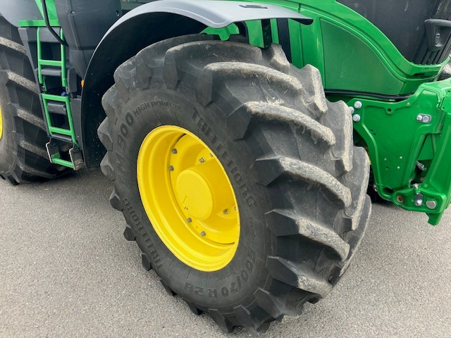 John Deere 6R250 - Traktor: gambar 2 John Deere 6R250 - Traktor: gambar 2