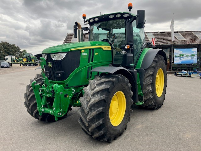 John Deere 6R250 - Traktor: gambar 1 John Deere 6R250 - Traktor: gambar 1