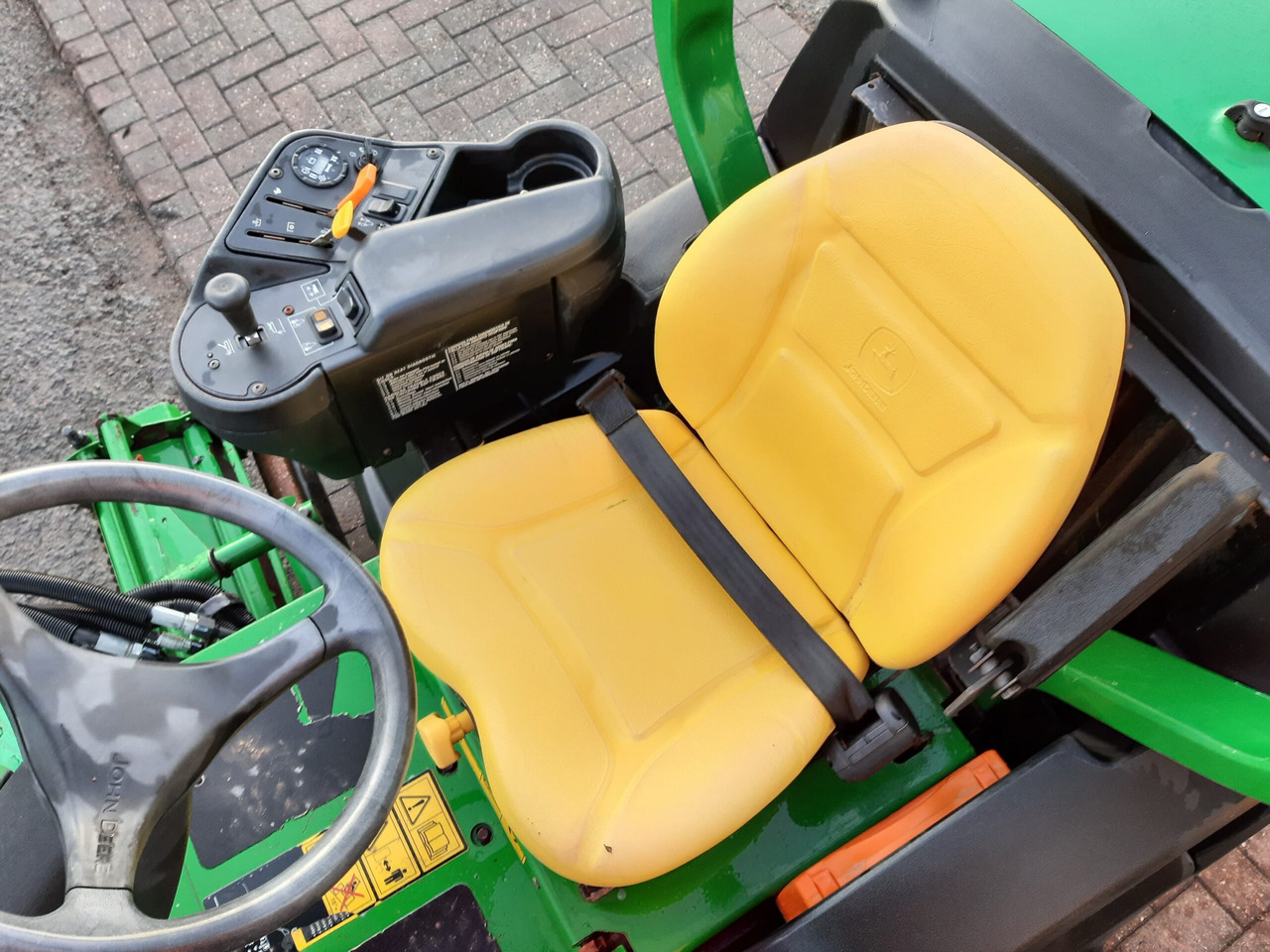 Mesin pemotong rumput John Deere 7200 utility triple mower: gambar 10
