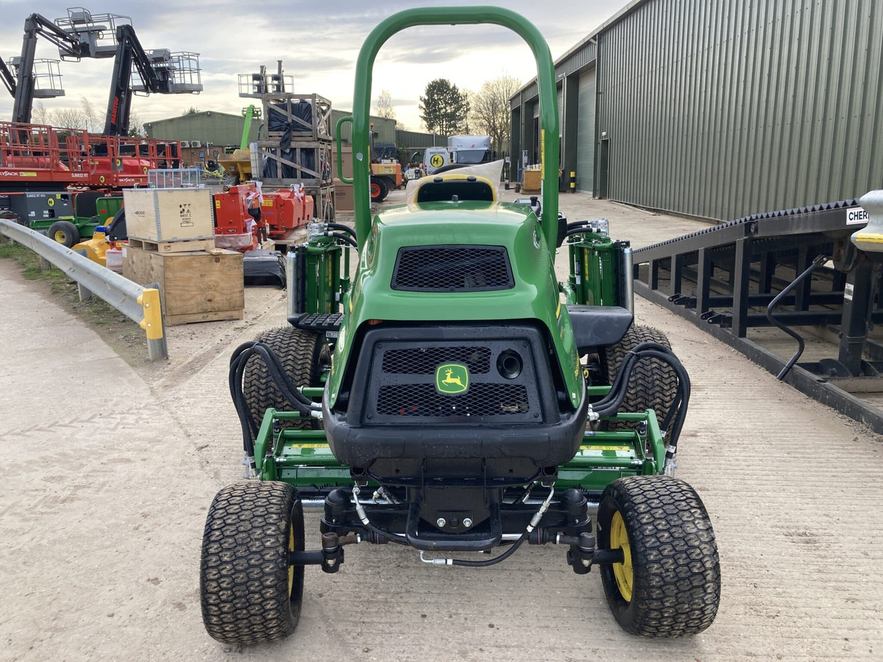John Deere 7700A Fairway Mower - Mesin pemotong rumput: gambar 4 John Deere 7700A Fairway Mower - Mesin pemotong rumput: gambar 4