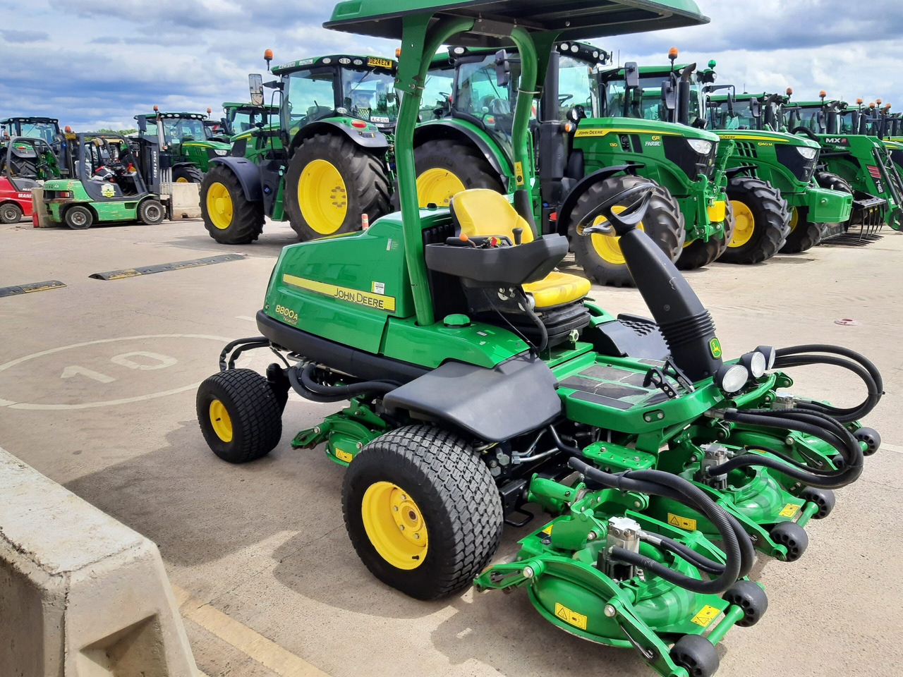 John Deere 8800A TerrainCut Mower - Mesin pemotong rumput: gambar 3 John Deere 8800A TerrainCut Mower - Mesin pemotong rumput: gambar 3