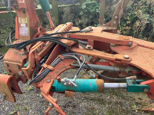 Kverneland LB100 Plough - Mesin pengolahan tanah: gambar 5 Kverneland LB100 Plough - Mesin pengolahan tanah: gambar 5