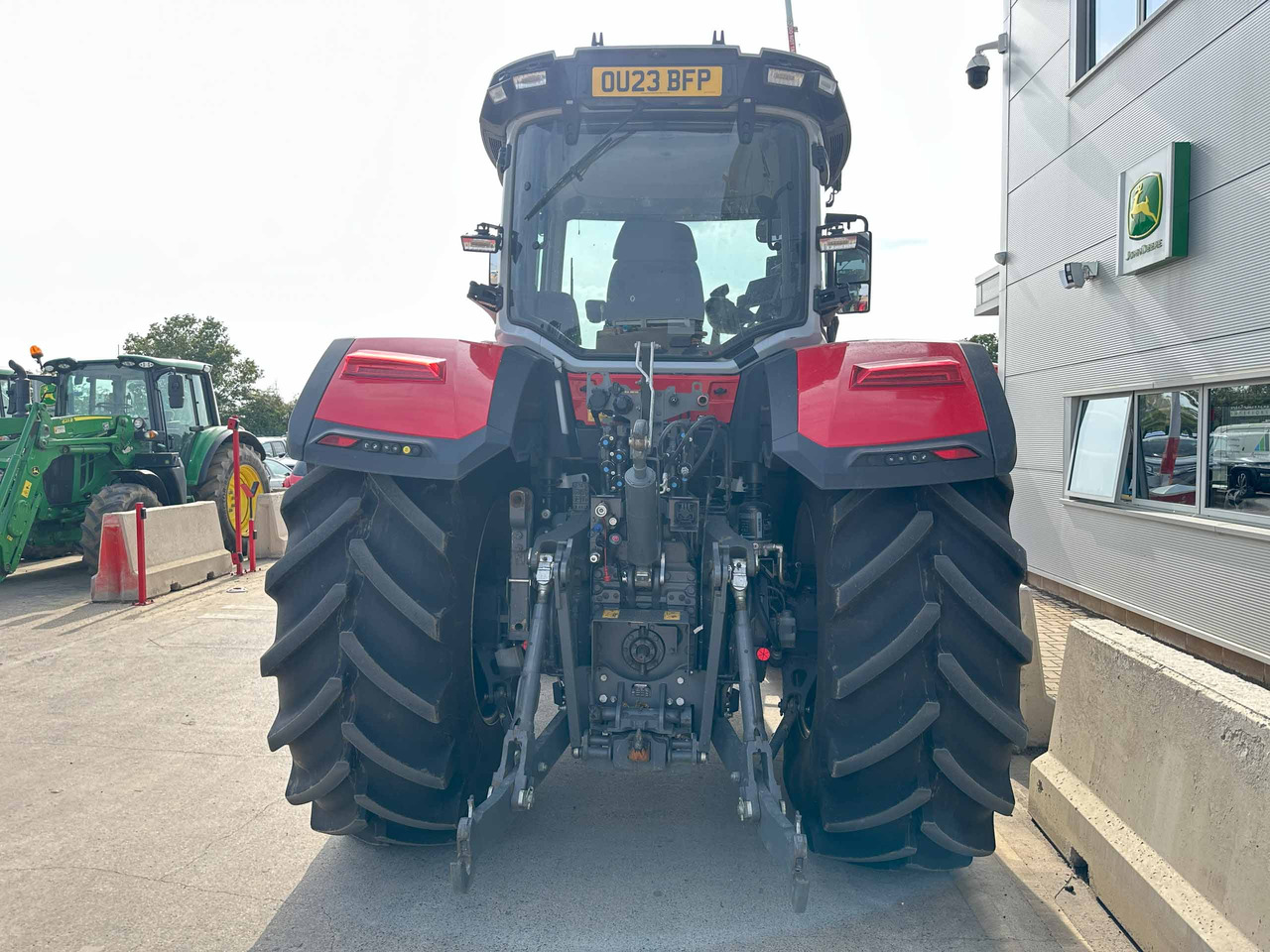 Massey Ferguson 8S.245 - Traktor: gambar 4 Massey Ferguson 8S.245 - Traktor: gambar 4