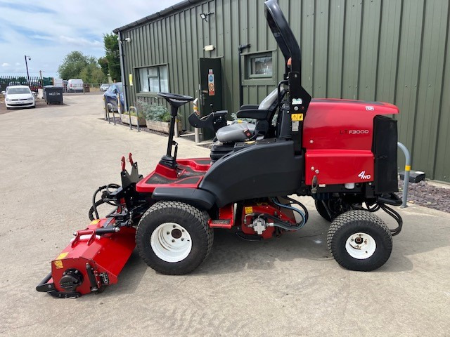 Toro LTF3000 Commercial Triple Flail Mower - Mesin pemotong rumput: gambar 1 Toro LTF3000 Commercial Triple Flail Mower - Mesin pemotong rumput: gambar 1