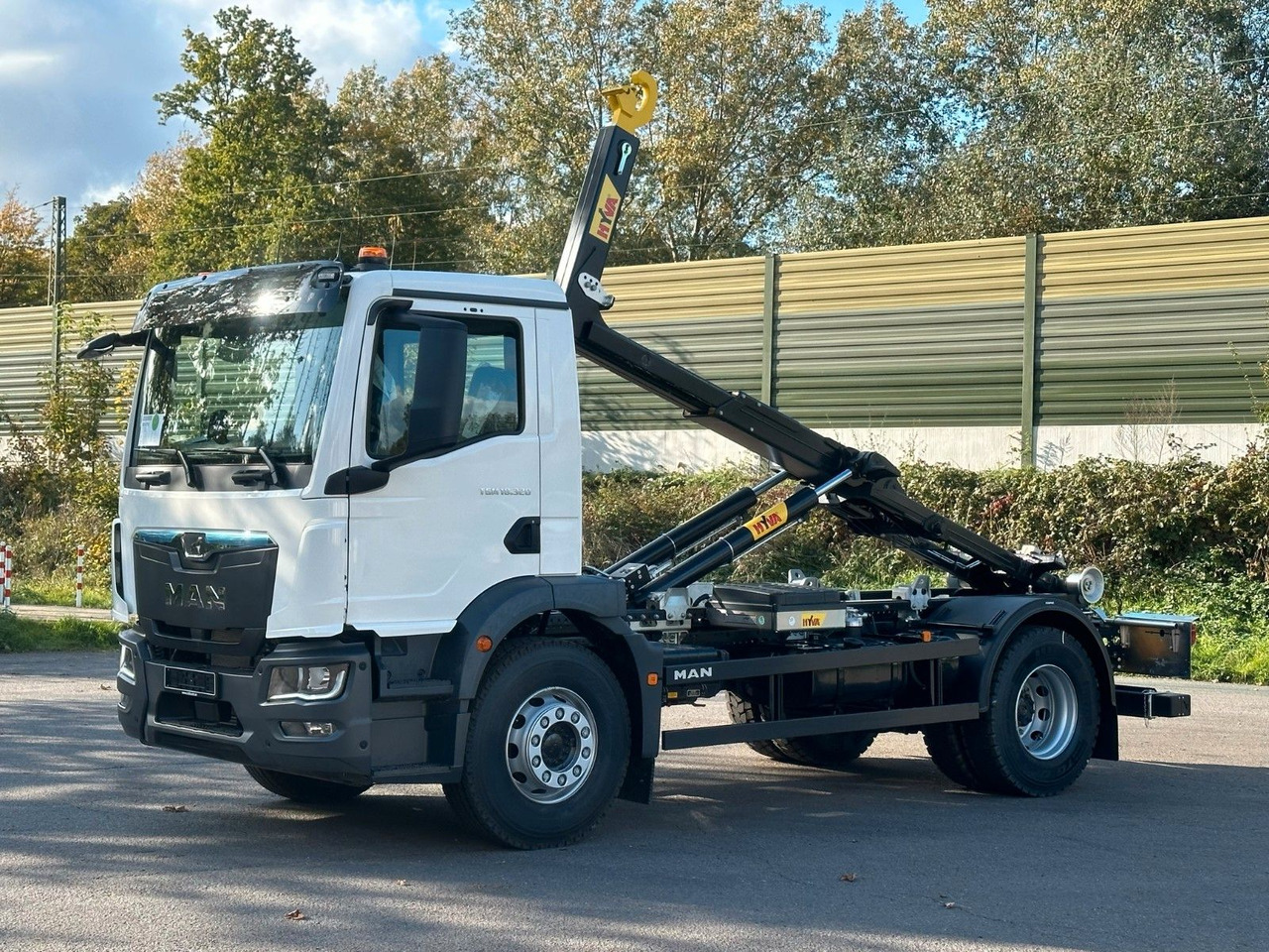 MAN TGM 18.320 4x2 Euro 6e Hyva 12-45 - Hook lift, Truk derek: gambar 2 MAN TGM 18.320 4x2 Euro 6e Hyva 12-45 - Hook lift, Truk derek: gambar 2