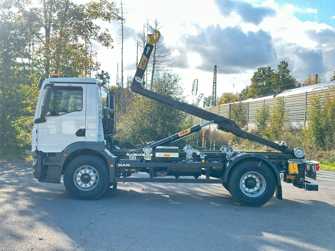 MAN TGM 18.320 4x2 Euro 6e Hyva 12-45 - Hook lift, Truk derek: gambar 3 MAN TGM 18.320 4x2 Euro 6e Hyva 12-45 - Hook lift, Truk derek: gambar 3