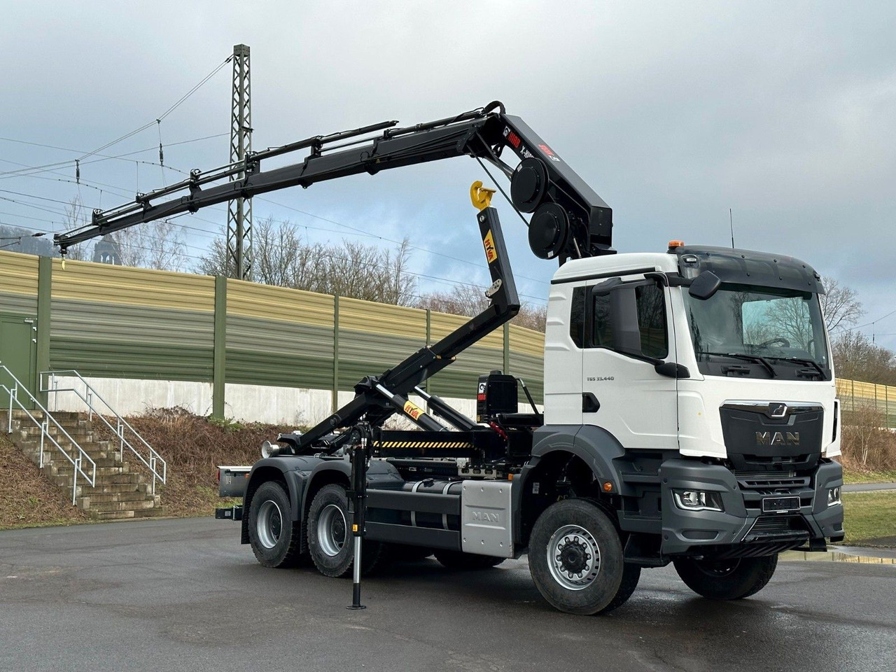 MAN TGS 33.440 6x6 BB Abrollkipper+Kran Hiab 228-6 - Hook lift, Truk derek: gambar 3 MAN TGS 33.440 6x6 BB Abrollkipper+Kran Hiab 228-6 - Hook lift, Truk derek: gambar 3