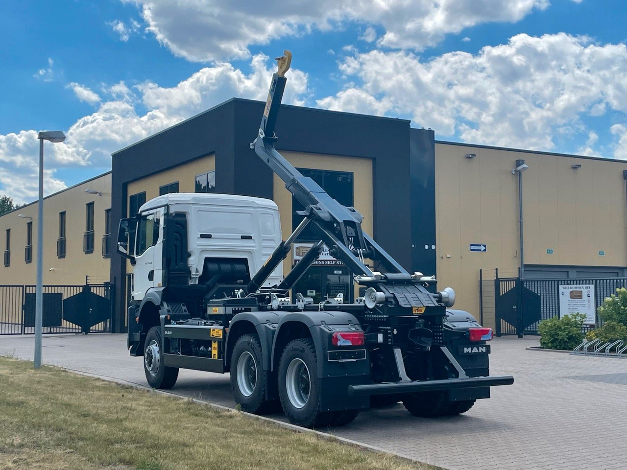 MAN TGS 33.440 6x6 Euro6e Hyva - Hiab MultiLift - Hook lift, Truk derek: gambar 4 MAN TGS 33.440 6x6 Euro6e Hyva - Hiab MultiLift - Hook lift, Truk derek: gambar 4