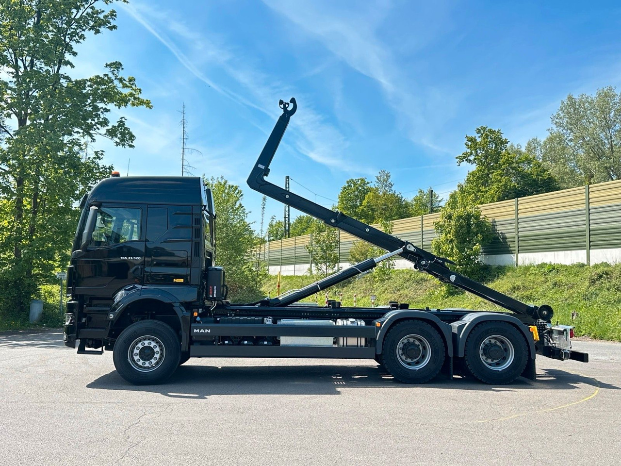 MAN TGS 33.520 6X4 Euro6e Abrollkipper MULTILIFT - Hook lift, Truk derek: gambar 3 MAN TGS 33.520 6X4 Euro6e Abrollkipper MULTILIFT - Hook lift, Truk derek: gambar 3