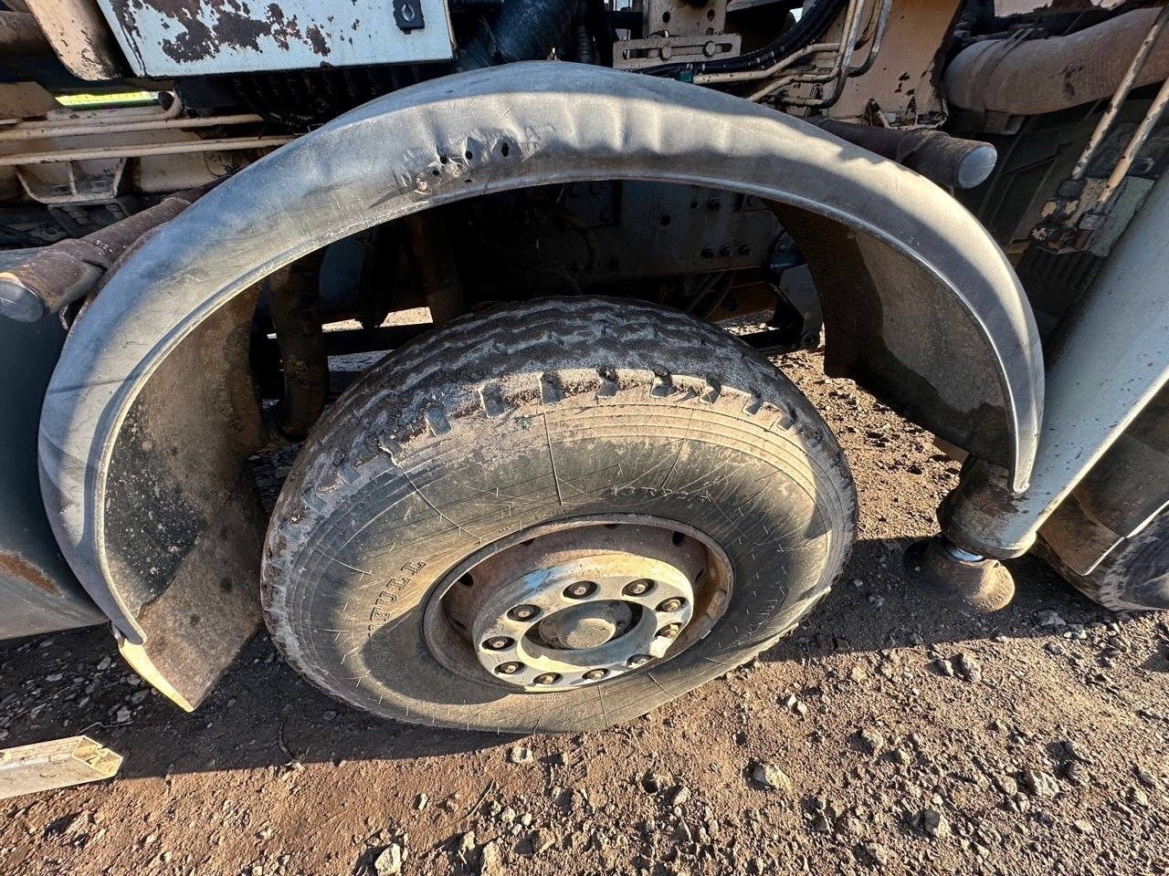 Truk pompa beton Volvo FM380 8X4 CIFA 28m Fahrmischer Pumpe: gambar 8