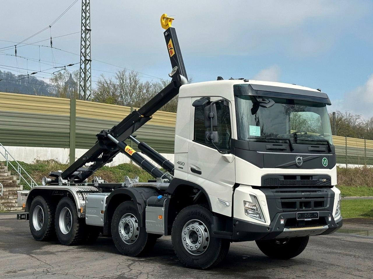 Volvo FMX 460 8x4 Hiab MultLift Abrollkipper Euro6e - Hook lift, Truk derek: gambar 1 Volvo FMX 460 8x4 Hiab MultLift Abrollkipper Euro6e - Hook lift, Truk derek: gambar 1