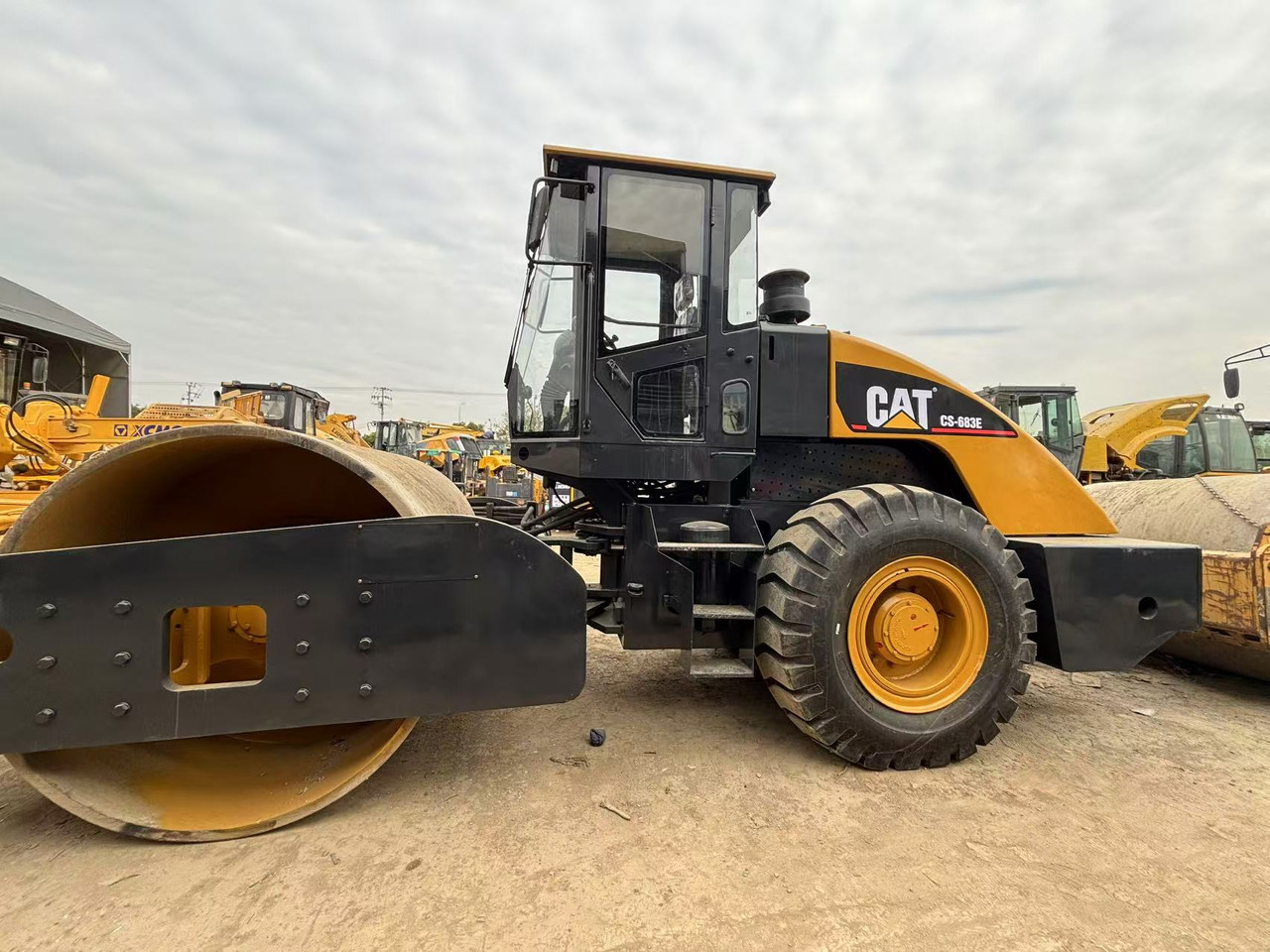 CATERPILLAR CS683E - Roller: gambar 4 CATERPILLAR CS683E - Roller: gambar 4