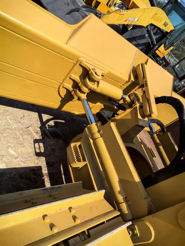 CATERPILLAR D6K - Bulldozer: gambar 4 CATERPILLAR D6K - Bulldozer: gambar 4