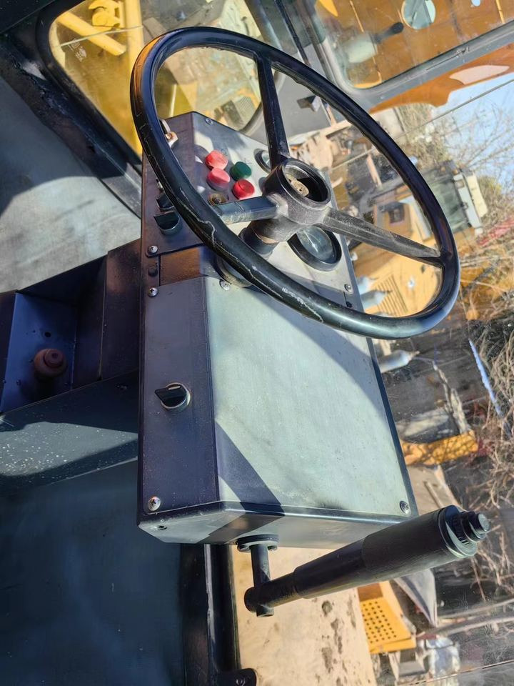 Fast Shipping Superior Quality Used Dynapac CA301D Road Roller Used Vibratory Soil Compactors Strong Power Single Drum Roller - Pemadat: gambar 5 Fast Shipping Superior Quality Used Dynapac CA301D Road Roller Used Vibratory Soil Compactors Strong Power Single Drum Roller - Pemadat: gambar 5