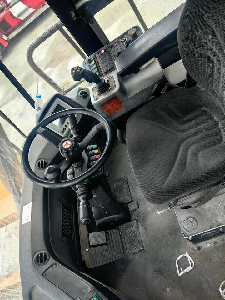 Good Condition USED Crane SRSC45C23 45 Ton Frontal Crane Container Crane - Penumpuk jangkauan: gambar 4 Good Condition USED Crane SRSC45C23 45 Ton Frontal Crane Container Crane - Penumpuk jangkauan: gambar 4