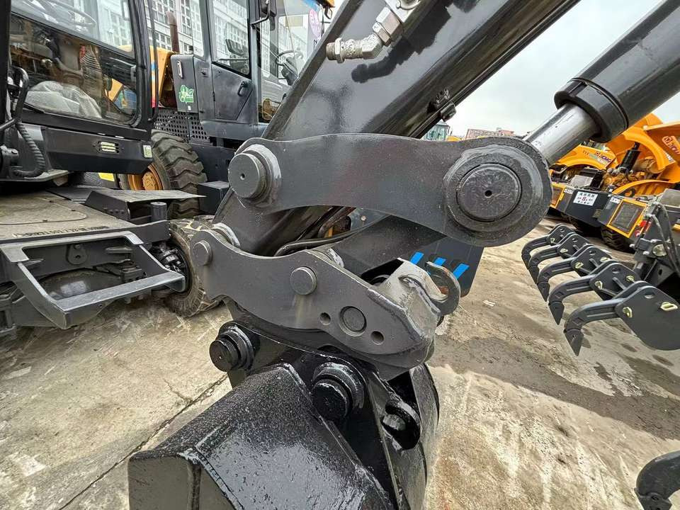 Hot Sale Used Doosan Dx75 Small 7.5t Wheel Excavator South Korea DX75 Mini Excavator for Sale Good Condition - Ekskavator perayap: gambar 5 Hot Sale Used Doosan Dx75 Small 7.5t Wheel Excavator South Korea DX75 Mini Excavator for Sale Good Condition - Ekskavator perayap: gambar 5