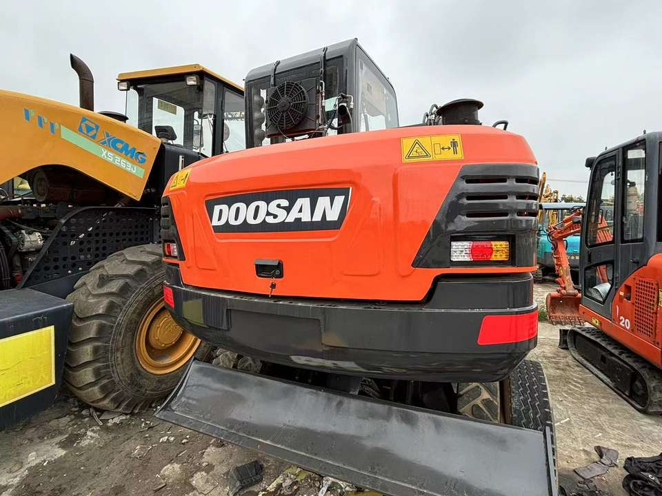 Hot Sale Used Doosan Dx75 Small 7.5t Wheel Excavator South Korea DX75 Mini Excavator for Sale Good Condition - Ekskavator perayap: gambar 4 Hot Sale Used Doosan Dx75 Small 7.5t Wheel Excavator South Korea DX75 Mini Excavator for Sale Good Condition - Ekskavator perayap: gambar 4