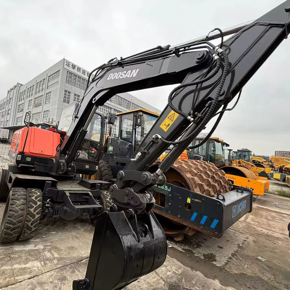 Hot Sale Used Doosan Dx75 Small 7.5t Wheel Excavator South Korea DX75 Mini Excavator for Sale Good Condition - Ekskavator perayap: gambar 1 Hot Sale Used Doosan Dx75 Small 7.5t Wheel Excavator South Korea DX75 Mini Excavator for Sale Good Condition - Ekskavator perayap: gambar 1