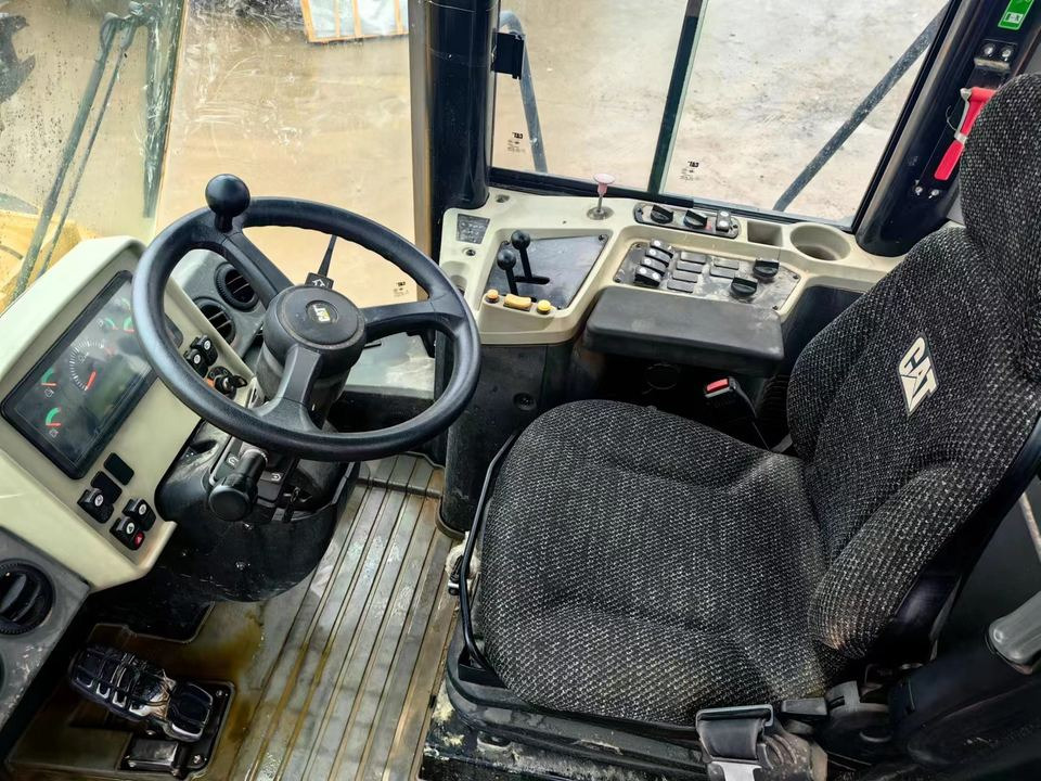 Low Price Sale! Used CAT 950GC Wheel Loader Original Front End Loader 950GC Loader in Shanghai China - Wheel loader: gambar 2 Low Price Sale! Used CAT 950GC Wheel Loader Original Front End Loader 950GC Loader in Shanghai China - Wheel loader: gambar 2