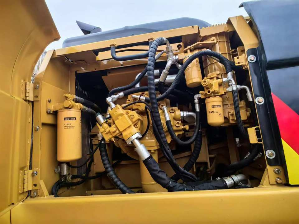 Low Price Used Caterpillar CAT 330D2L Excavators 33 TON 1.5M³ Bucket Capacity CN 2022 Machinery Test Report Track Shoes Included - Ekskavator perayap: gambar 4 Low Price Used Caterpillar CAT 330D2L Excavators 33 TON 1.5M³ Bucket Capacity CN 2022 Machinery Test Report Track Shoes Included - Ekskavator perayap: gambar 4