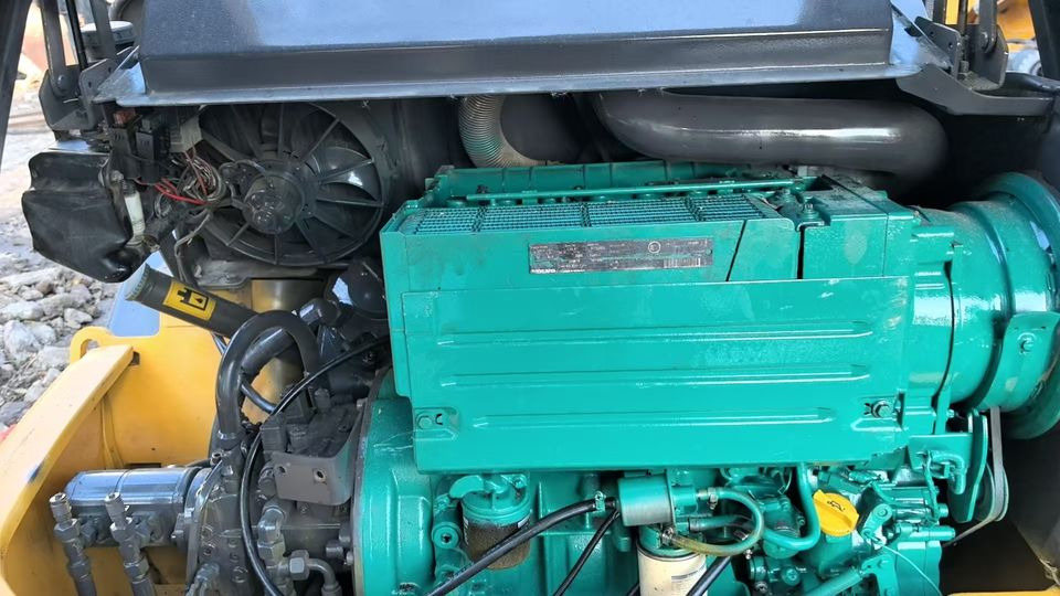 Preferential Price Used Volvo L20F Small Skid Steer Loader Secondhand VOLVO L20f Mini Wheel Loader in Good Condition for Sale - Wheel loader: gambar 4 Preferential Price Used Volvo L20F Small Skid Steer Loader Secondhand VOLVO L20f Mini Wheel Loader in Good Condition for Sale - Wheel loader: gambar 4