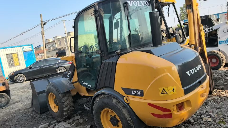 Preferential Price Used Volvo L20F Small Skid Steer Loader Secondhand VOLVO L20f Mini Wheel Loader in Good Condition for Sale - Wheel loader: gambar 2 Preferential Price Used Volvo L20F Small Skid Steer Loader Secondhand VOLVO L20f Mini Wheel Loader in Good Condition for Sale - Wheel loader: gambar 2