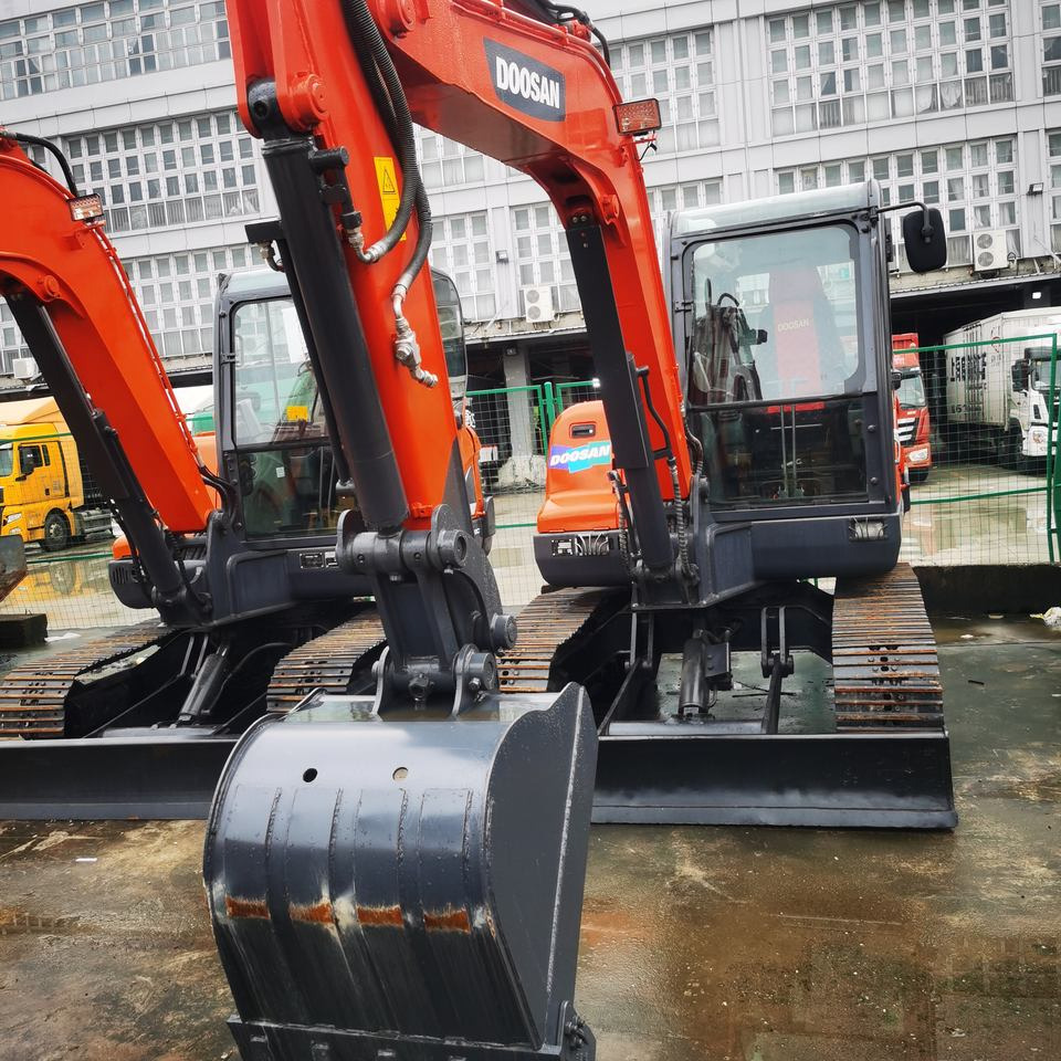 Used Original Japan Mini Shanghai Excavator Doosan DX60 Excavator 95% New Low Price High Quality Selling Doosan DX-60 Doosan 60 - Ekskavator mini: gambar 1 Used Original Japan Mini Shanghai Excavator Doosan DX60 Excavator 95% New Low Price High Quality Selling Doosan DX-60 Doosan 60 - Ekskavator mini: gambar 1