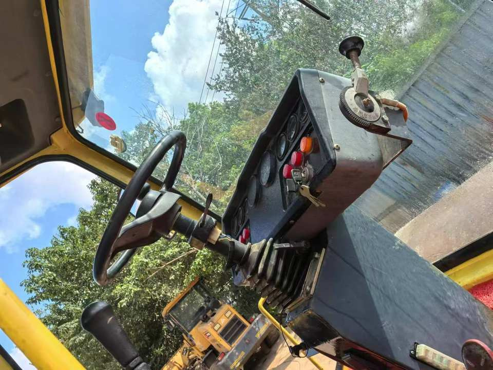 Used Original Road Roller DYNAPAC CA6500D Road Rollers High Quality Second Hand Construction Machinery - Pemadat: gambar 5 Used Original Road Roller DYNAPAC CA6500D Road Rollers High Quality Second Hand Construction Machinery - Pemadat: gambar 5