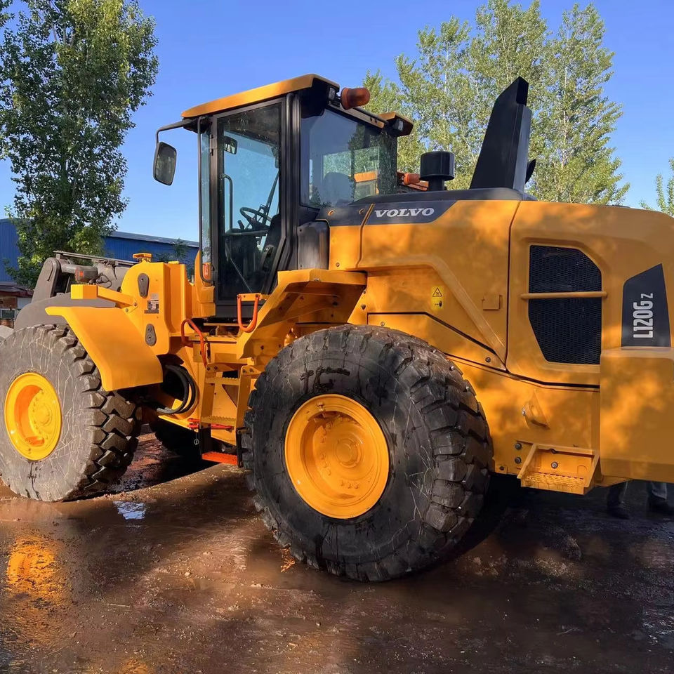 Used Volvo L120GZ 6 Ton Capacity Wheel Loader Available for Sale - Wheel loader: gambar 1 Used Volvo L120GZ 6 Ton Capacity Wheel Loader Available for Sale - Wheel loader: gambar 1