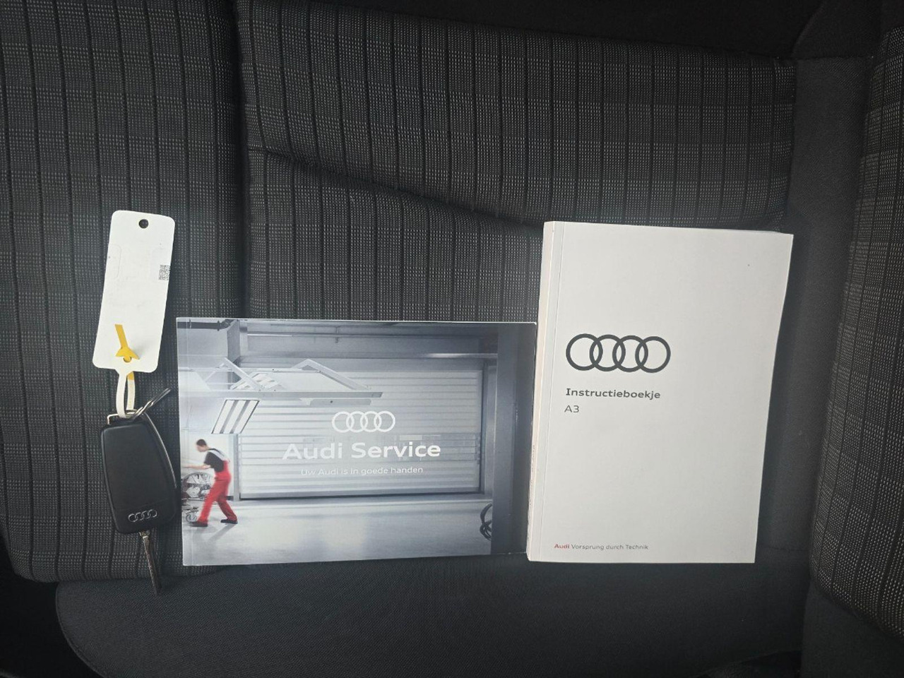 Hatchback Audi A3 Sportback 30 TFSI Sport Lease Edition | 2018 | 121.664 km | Automaat | TZ896X | NAP: Logisch: gambar 8 Hatchback Audi A3 Sportback 30 TFSI Sport Lease Edition | 2018 | 121.664 km | Automaat | TZ896X | NAP: Logisch: gambar 8