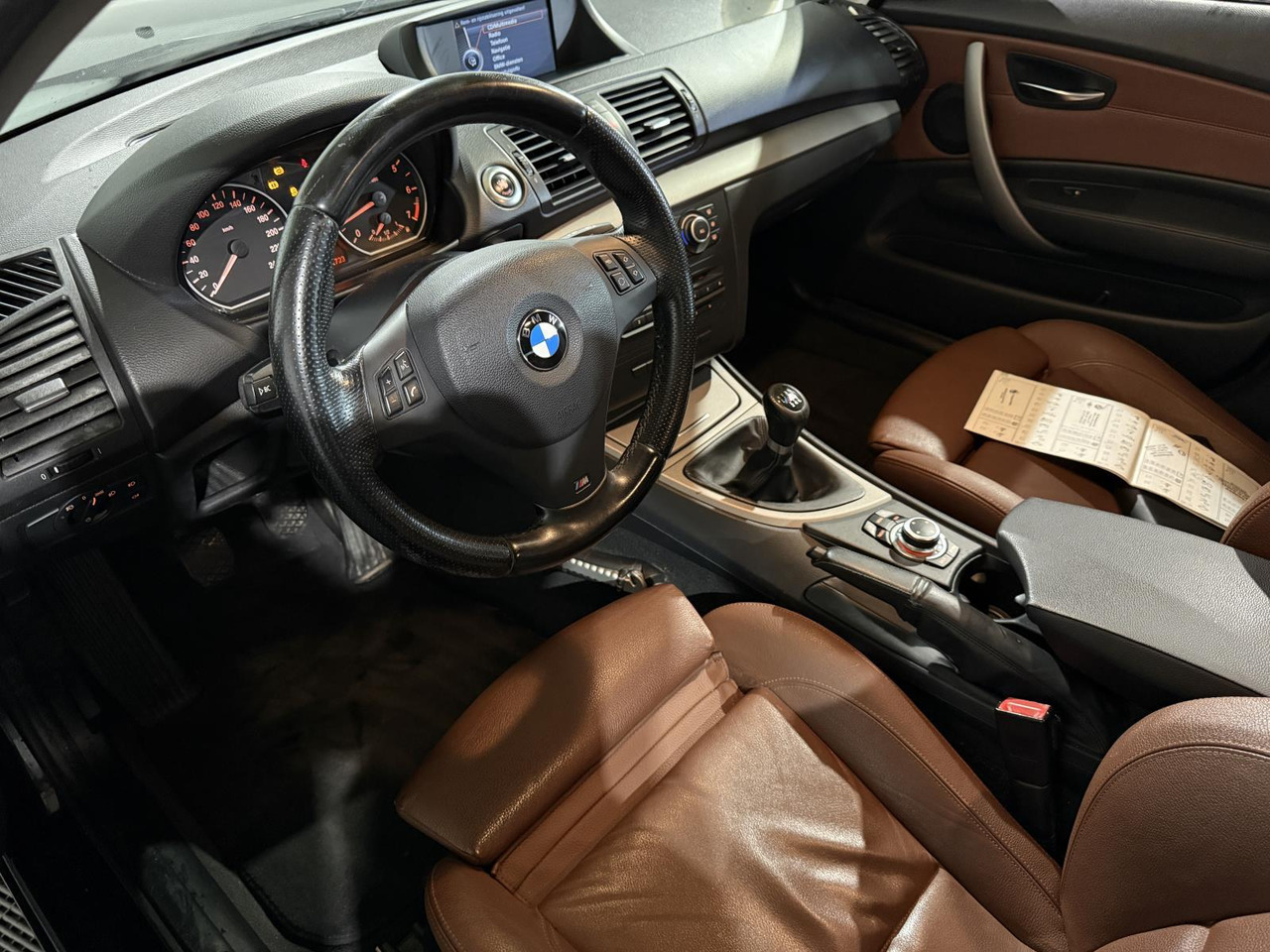 BMW | 1-serie | 116i EffDyn. Ed. Business Line Ultimate Edition | 2011 | 263.221 km | 05RHG5 | Logisch - Hatchback: gambar 3 BMW | 1-serie | 116i EffDyn. Ed. Business Line Ultimate Edition | 2011 | 263.221 km | 05RHG5 | Logisch - Hatchback: gambar 3