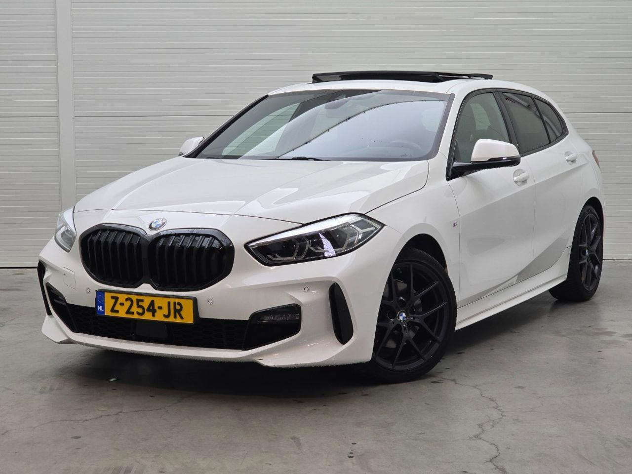 BMW 1 - serie 118i High Executive M-Sport | 2020 | 90.496 km | Automaat | Z254JR | NAP: Geen oordeel - Hatchback: gambar 1 BMW 1 - serie 118i High Executive M-Sport | 2020 | 90.496 km | Automaat | Z254JR | NAP: Geen oordeel - Hatchback: gambar 1
