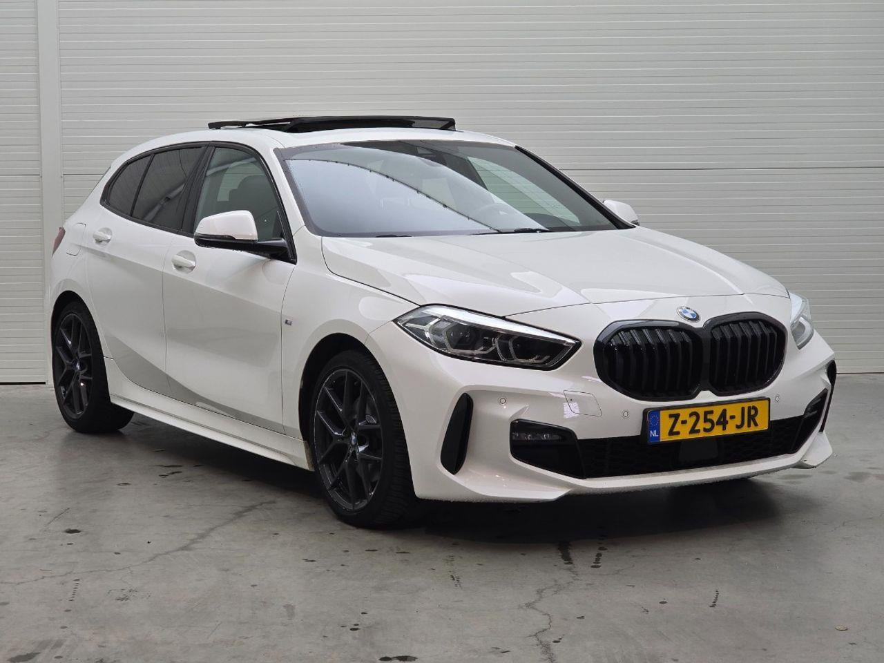 BMW 1 - serie 118i High Executive M-Sport | 2020 | 90.496 km | Automaat | Z254JR | NAP: Geen oordeel - Hatchback: gambar 2 BMW 1 - serie 118i High Executive M-Sport | 2020 | 90.496 km | Automaat | Z254JR | NAP: Geen oordeel - Hatchback: gambar 2