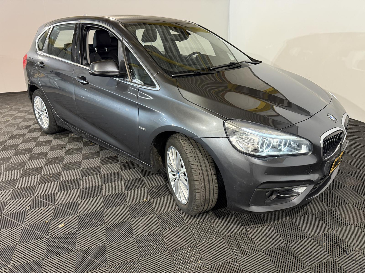 BMW | 2-serie Active Tourer | 218d Corporate Lease Luxury | 2015 | 223.959 km | HG351B | Logisch - Mobil: gambar 3 BMW | 2-serie Active Tourer | 218d Corporate Lease Luxury | 2015 | 223.959 km | HG351B | Logisch - Mobil: gambar 3