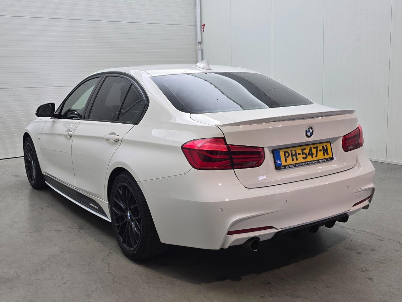 BMW 3-serie 318i High Executive | 2017 | 132.699 km | PH547N | NAP: Logisch - Mobil sedan: gambar 3 BMW 3-serie 318i High Executive | 2017 | 132.699 km | PH547N | NAP: Logisch - Mobil sedan: gambar 3