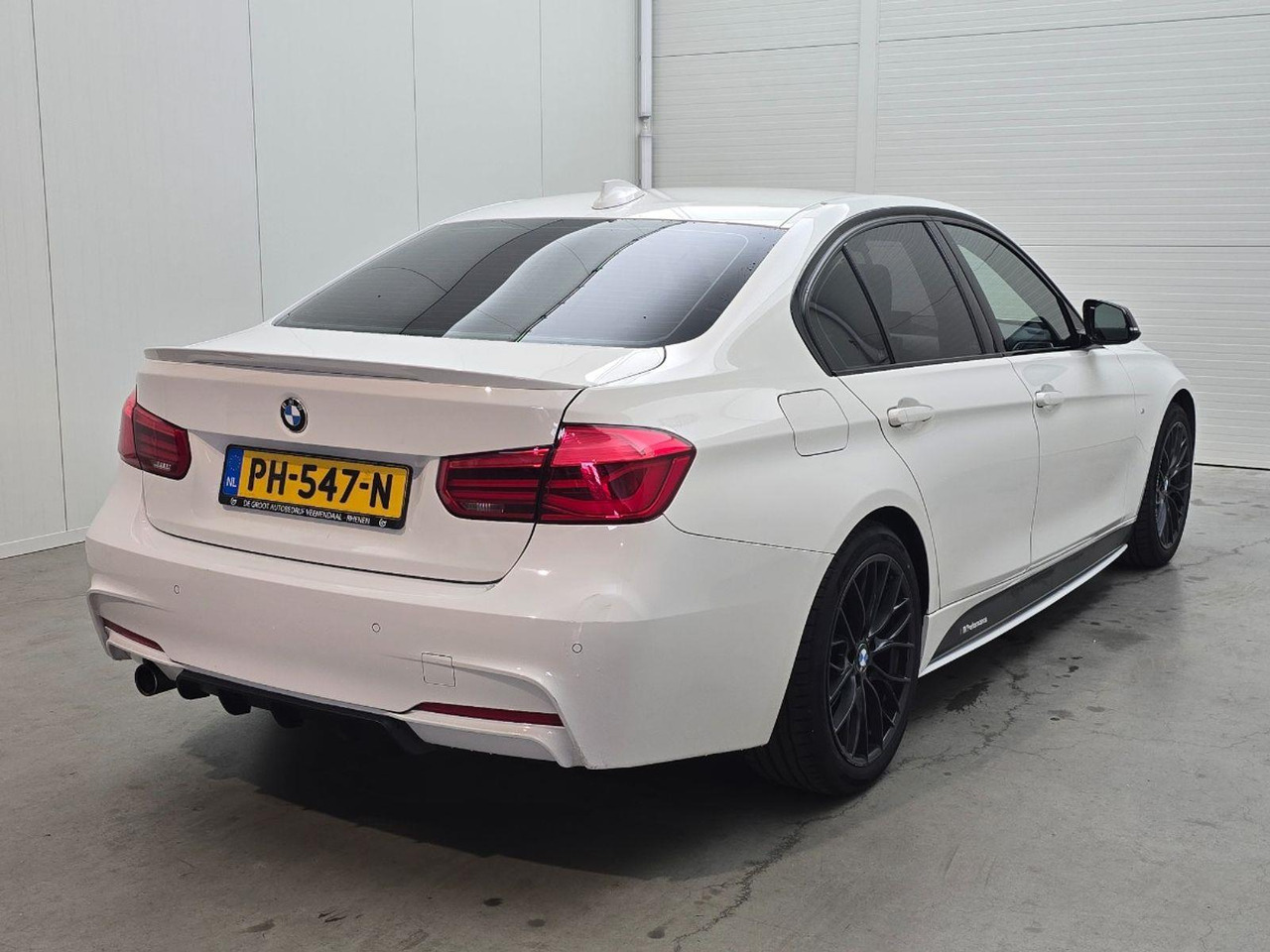 BMW 3-serie 318i High Executive | 2017 | 132.699 km | PH547N | NAP: Logisch - Mobil sedan: gambar 4 BMW 3-serie 318i High Executive | 2017 | 132.699 km | PH547N | NAP: Logisch - Mobil sedan: gambar 4