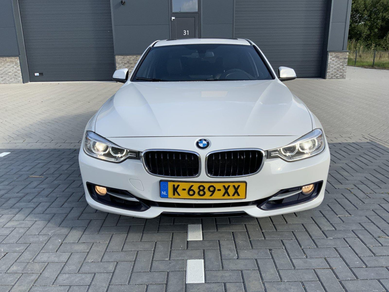 BMW | 3-serie | 328i xDrive Upgrade Edition | 2013 | 179.286 km | K-689-XX - Mobil sedan: gambar 3 BMW | 3-serie | 328i xDrive Upgrade Edition | 2013 | 179.286 km | K-689-XX - Mobil sedan: gambar 3