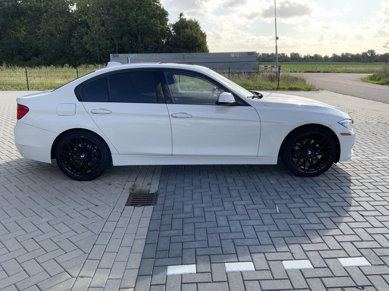 BMW | 3-serie | 328i xDrive Upgrade Edition | 2013 | 179.286 km | K-689-XX - Mobil sedan: gambar 5 BMW | 3-serie | 328i xDrive Upgrade Edition | 2013 | 179.286 km | K-689-XX - Mobil sedan: gambar 5