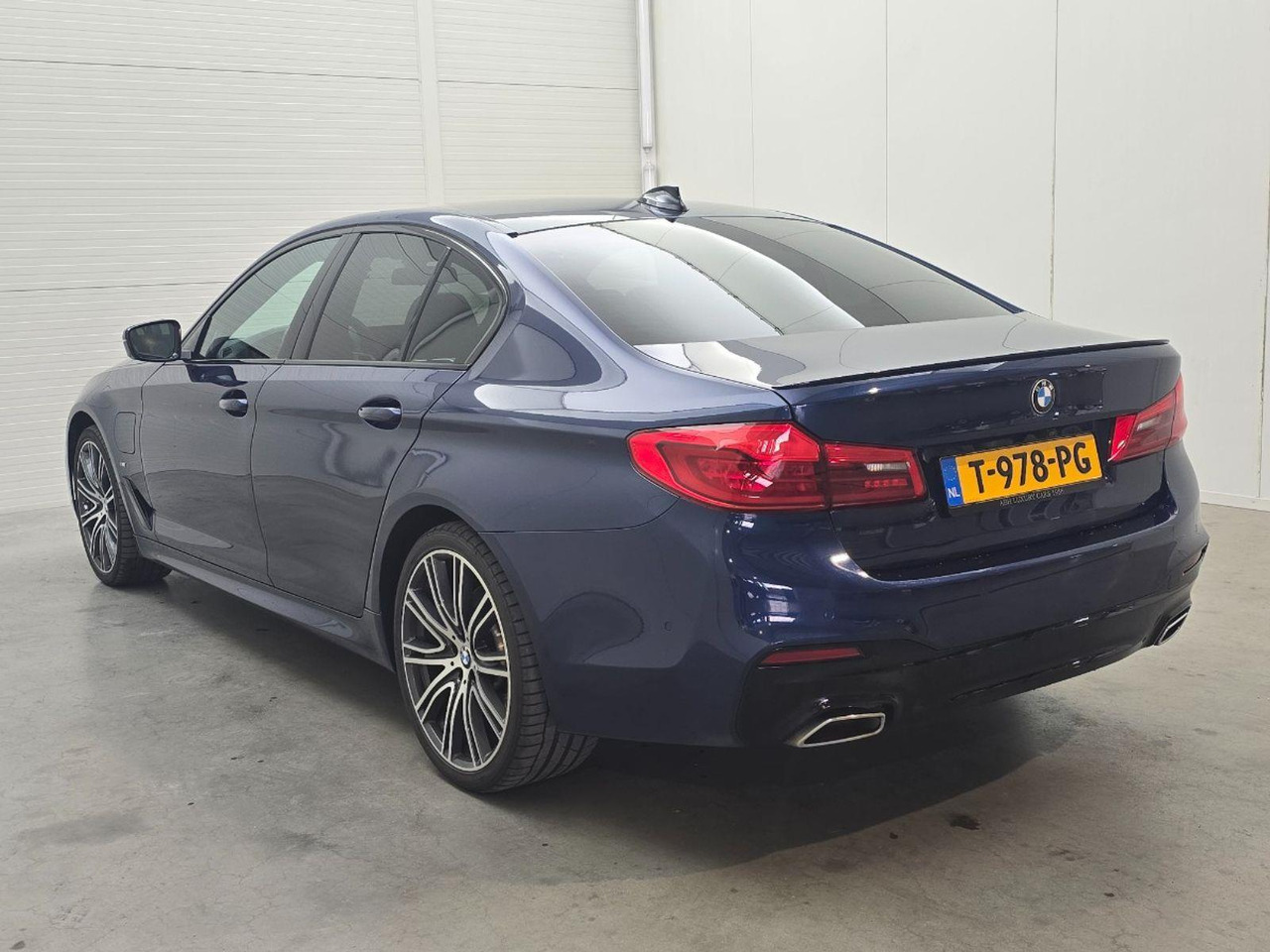 BMW 5-serie 530e iPerformance High Executive | 2020 | 84.303 km | Automaat | T978PG | NAP: Geen oordeel - Mobil sedan: gambar 3 BMW 5-serie 530e iPerformance High Executive | 2020 | 84.303 km | Automaat | T978PG | NAP: Geen oordeel - Mobil sedan: gambar 3